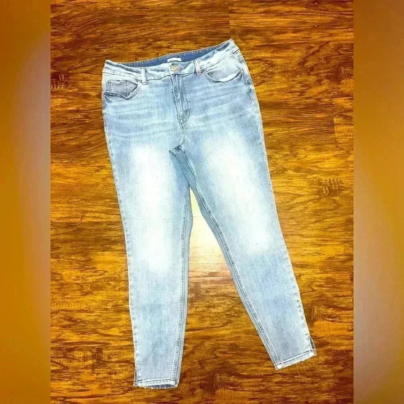 Maurice’s Skinny Jeans Size Large - Picture 1 of 9